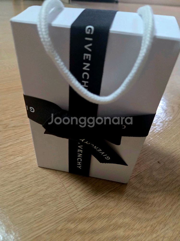 (새상품)지방시 컴팩트 썬쿠션 판매합니다--5