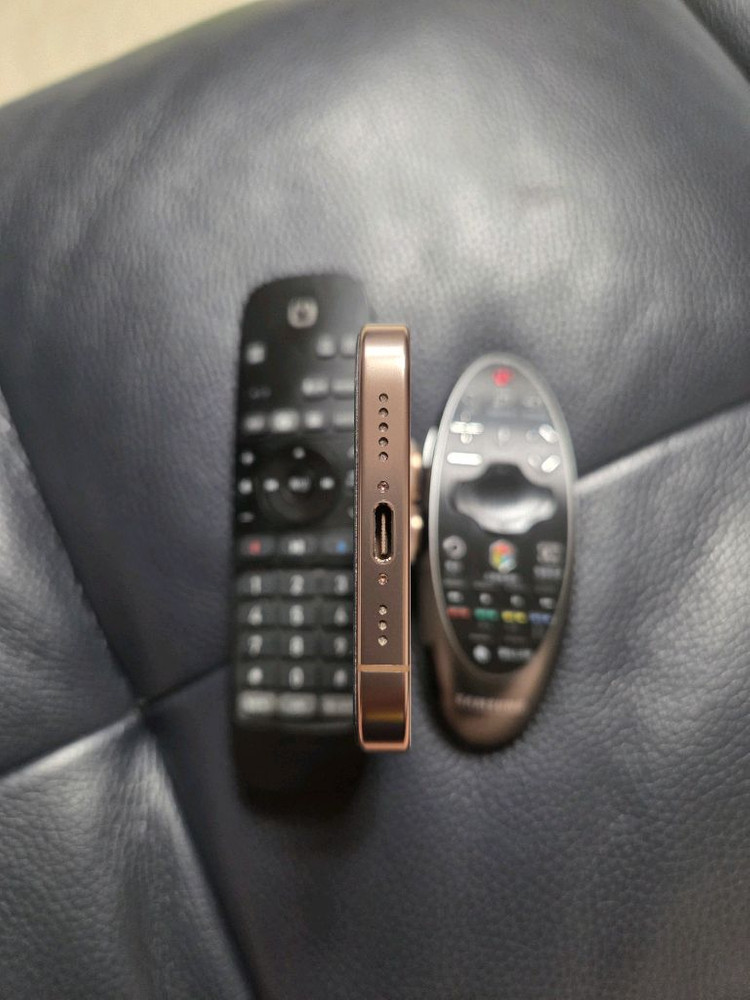 아이폰16프로256G 홍콩 듀얼유심 데저트 티타늄--2