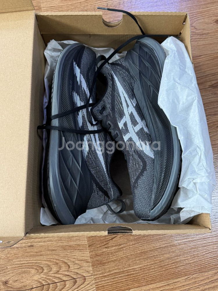 아식스 슈퍼블라스트2 블랙 270사이즈 팝니다--0