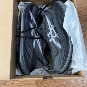 아식스 슈퍼블라스트2 블랙 270사이즈 팝니다