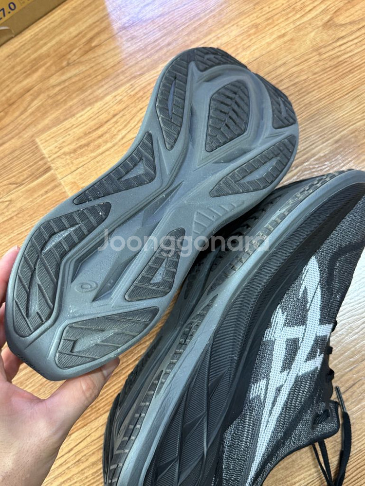 아식스 슈퍼블라스트2 블랙 270사이즈 팝니다--4