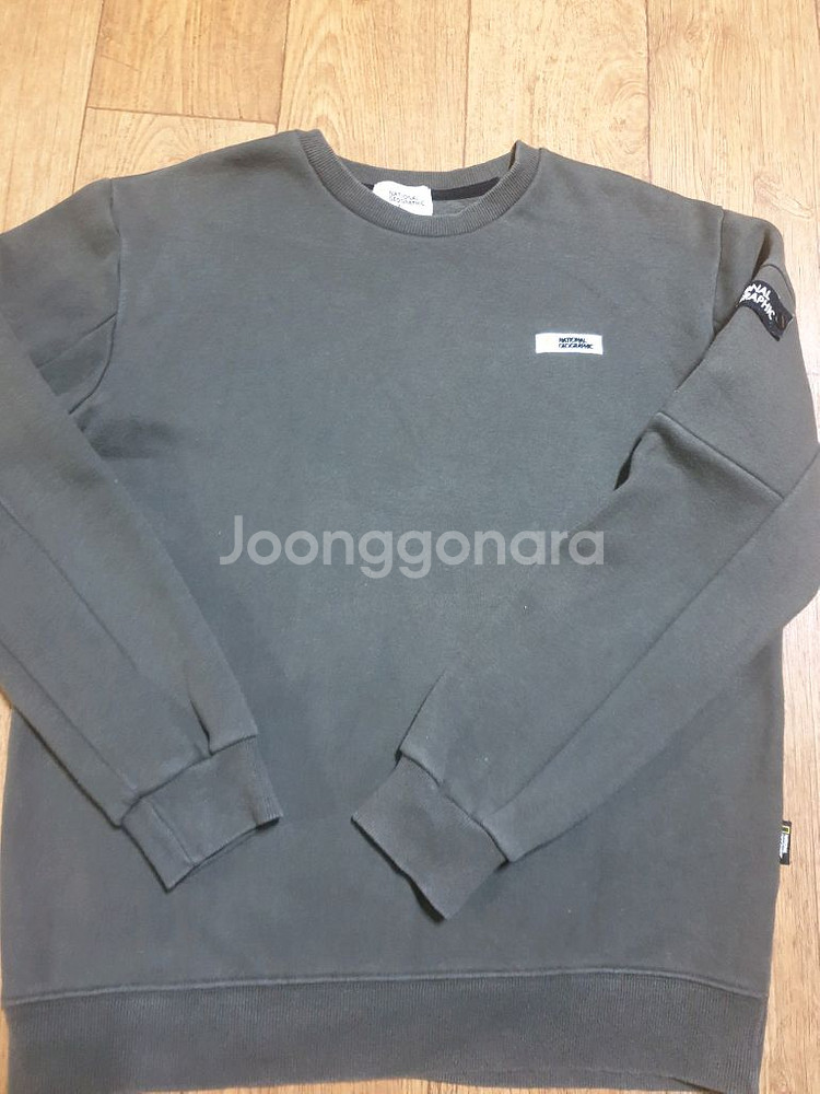 내셔널지오그래픽 맨투맨티 100 사이즈입니다--1