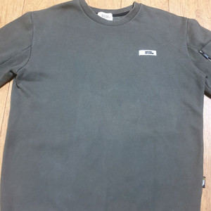 내셔널지오그래픽 맨투맨티 100 사이즈입니다