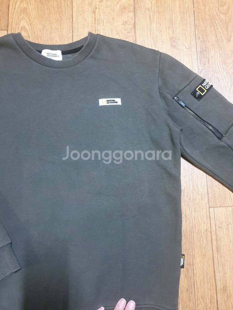 내셔널지오그래픽 맨투맨티 100 사이즈입니다--2