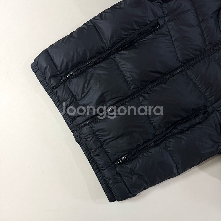 [52/당일출고]프라다 삼각로고 패딩--3