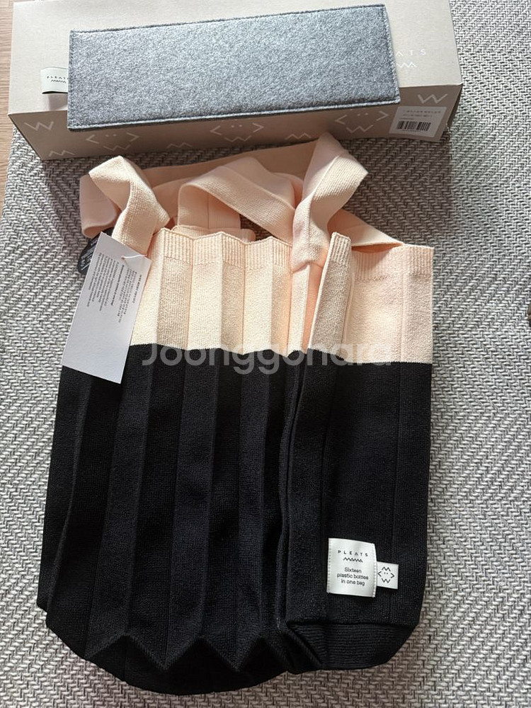 (새상품)플리츠마마 투웨이쇼퍼백 화이트/블랙--0