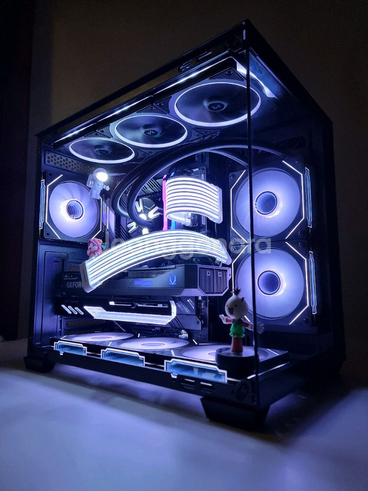 고사양 인텔 i7 rtx 5070 게이밍용 컴퓨터--0