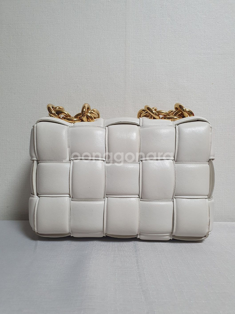 보테가베네타 패딩체인백 카세트백 초크컬러 토트백--0