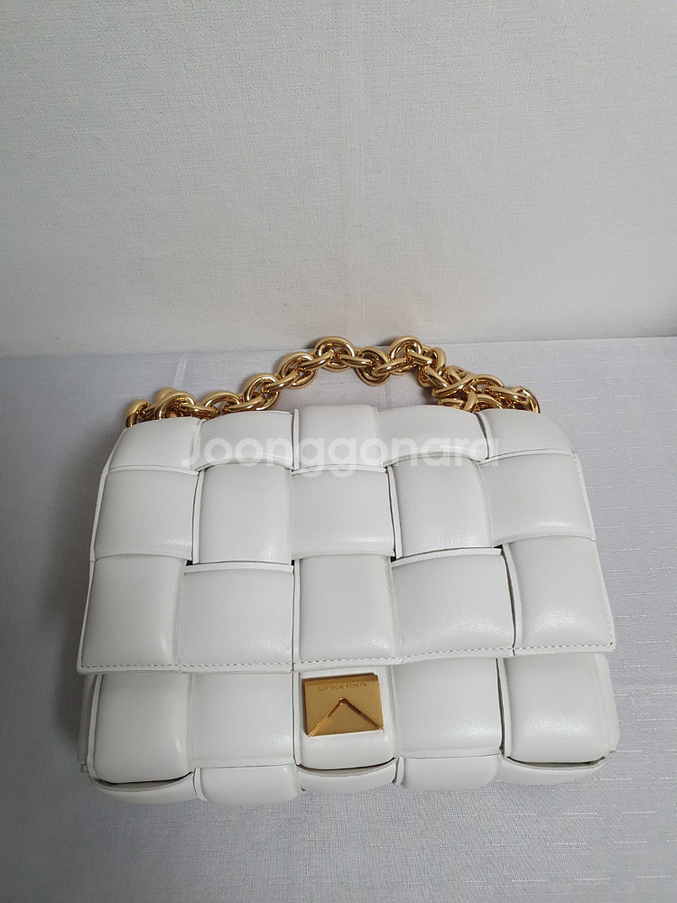 보테가베네타 패딩체인백 카세트백 초크컬러 토트백--9