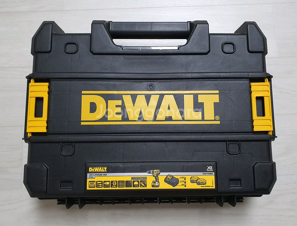 디월트 충전해머드릴 DCD796M2--0