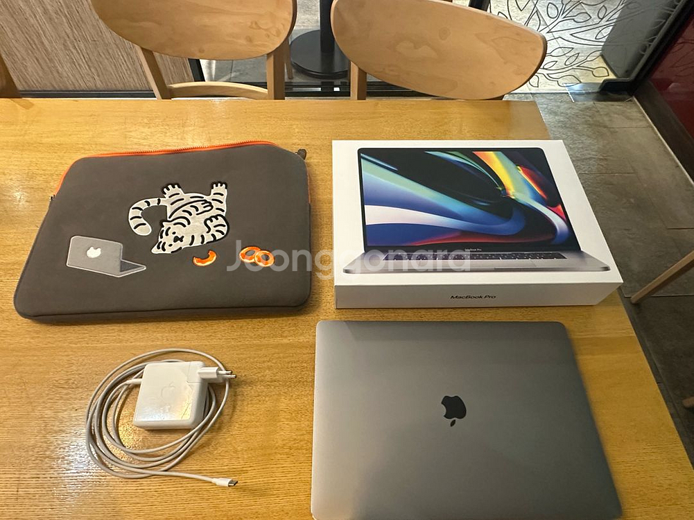 맥북프로 2019 16인치(i7/16GB/512GB)--0
