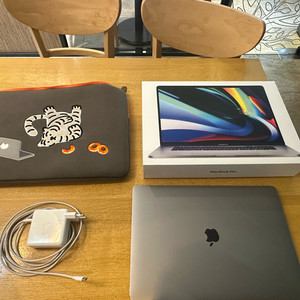 맥북프로 2019 16인치(i7/16GB/512GB)