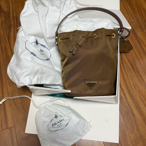 프라다 리나일론 드로스트링 백 브라운