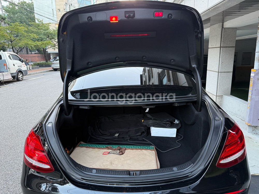 벤츠 E클래스 E300 4MATIC 익스클루시브--6
