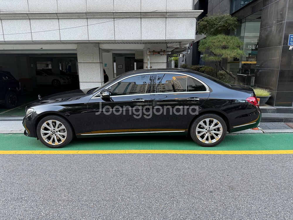 벤츠 E클래스 E300 4MATIC 익스클루시브--3