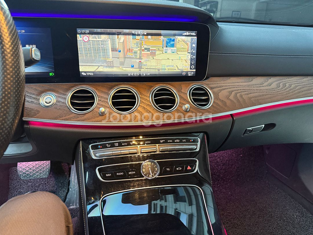 벤츠 E클래스 E300 4MATIC 익스클루시브--7