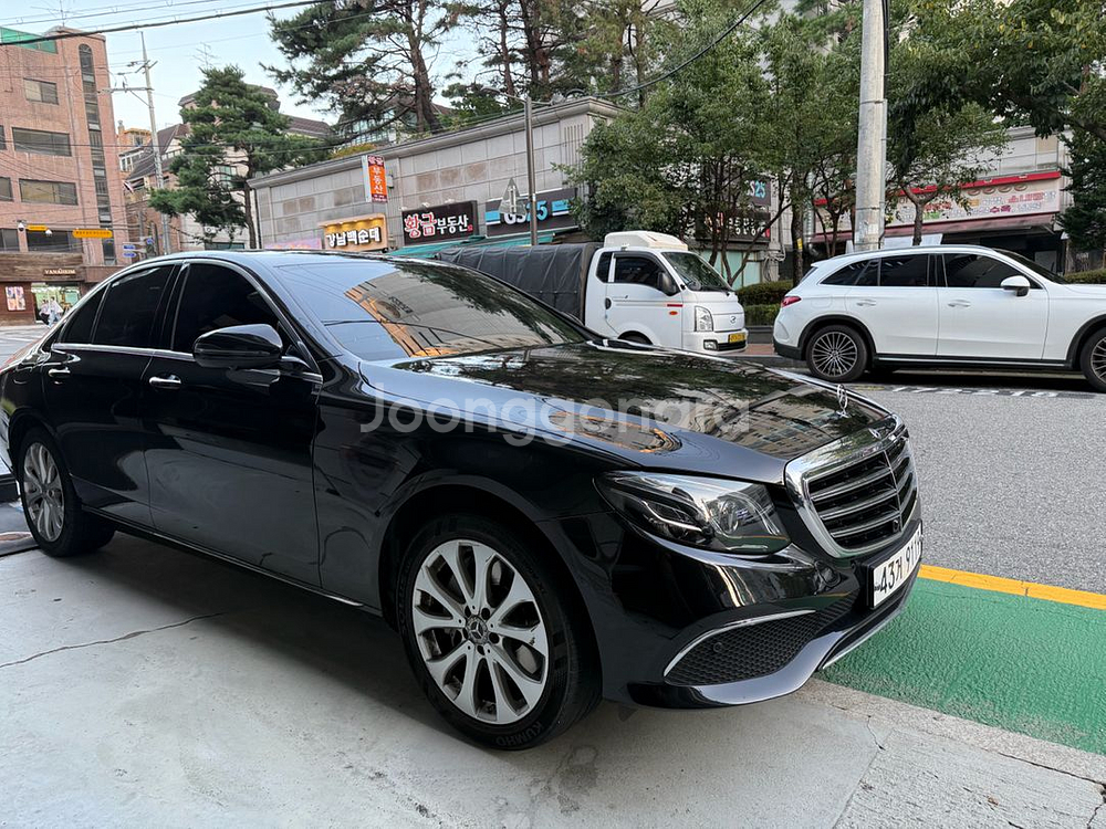 벤츠 E클래스 E300 4MATIC 익스클루시브--4