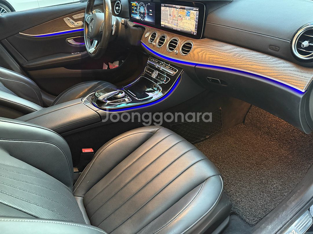벤츠 E클래스 E300 4MATIC 익스클루시브--8
