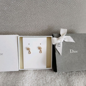 Dior 꽃 귀걸이 (정품)
