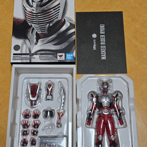 진골조제 SHF 가면라이더 류우키 판매합니다