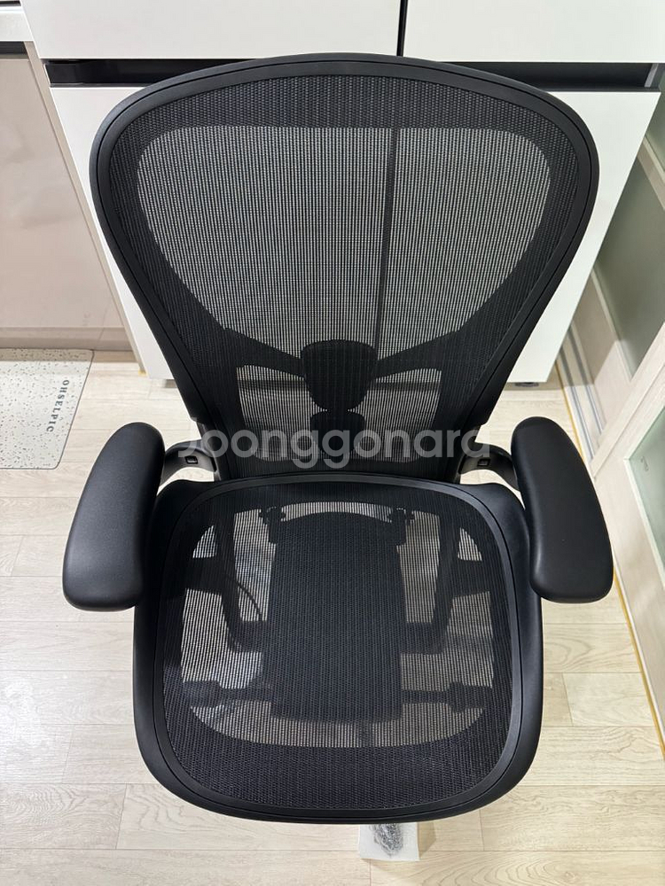 허먼밀러 뉴에어론 C 새틴알루 오닉스블랙--1