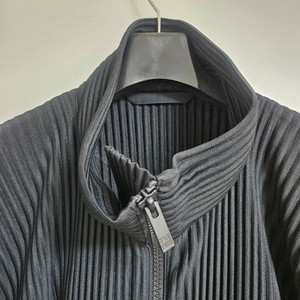 옴므플리세 롱가디건 블랙(이세이미야케)