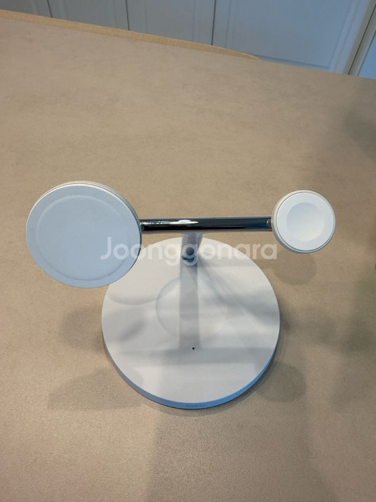 벨킨 3-in-1 무선 충전기 스탠드입니다--0