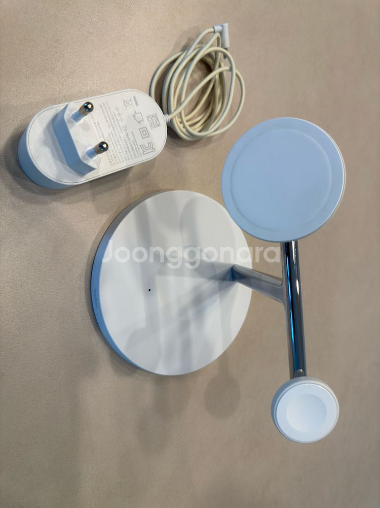 벨킨 3-in-1 무선 충전기 스탠드입니다--4