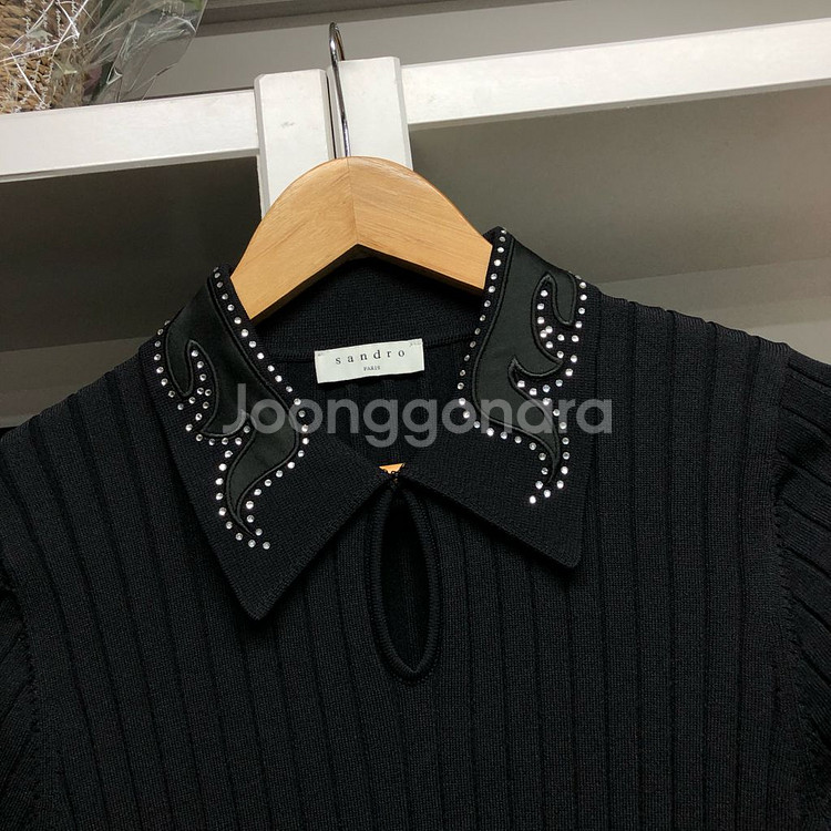 SANDRO 산드로 큐빅디테일 블랙 니트 탑--2