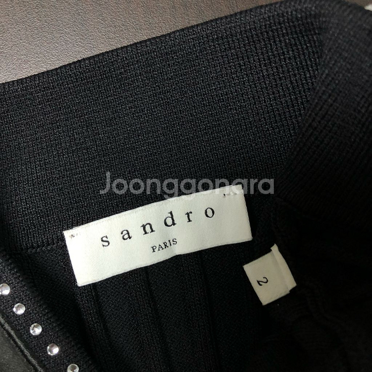 SANDRO 산드로 큐빅디테일 블랙 니트 탑--7