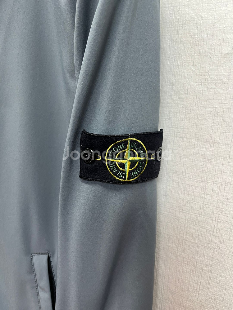 스톤아일랜드 남자 라이트 소프트쉘 후드 자켓 L 100--1