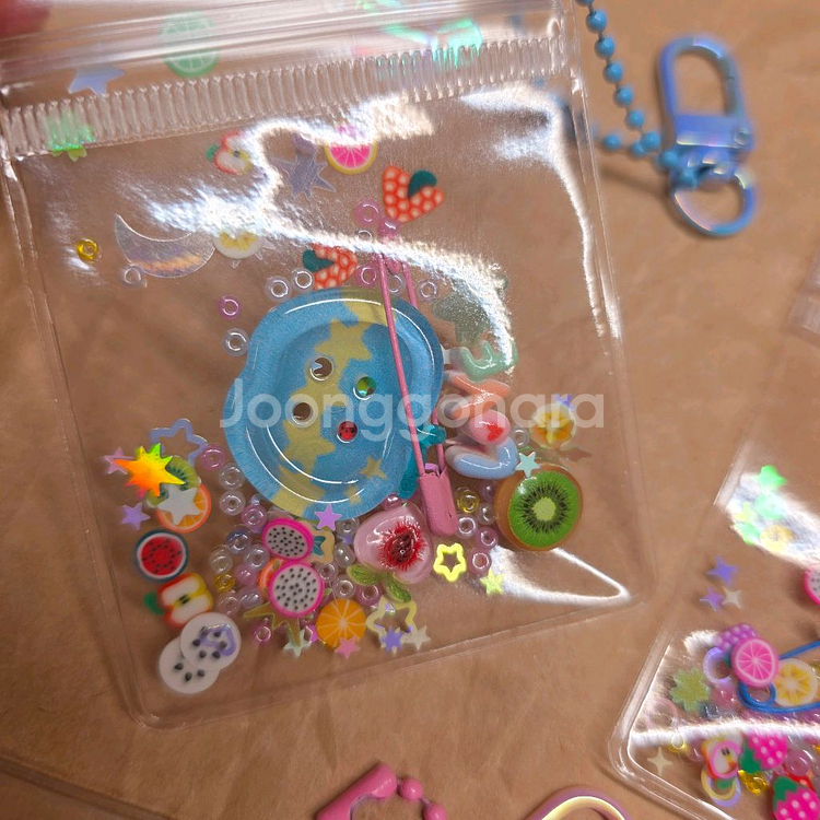 지퍼백 단추(사과, 하트) 키링 4개. D고리키링.--2