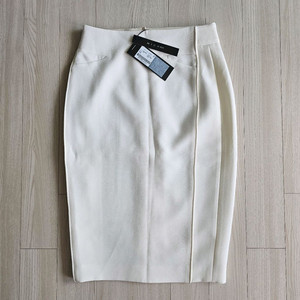 미샤 MICHAA 미디 스커트 새 상품 싸게 팔아요.