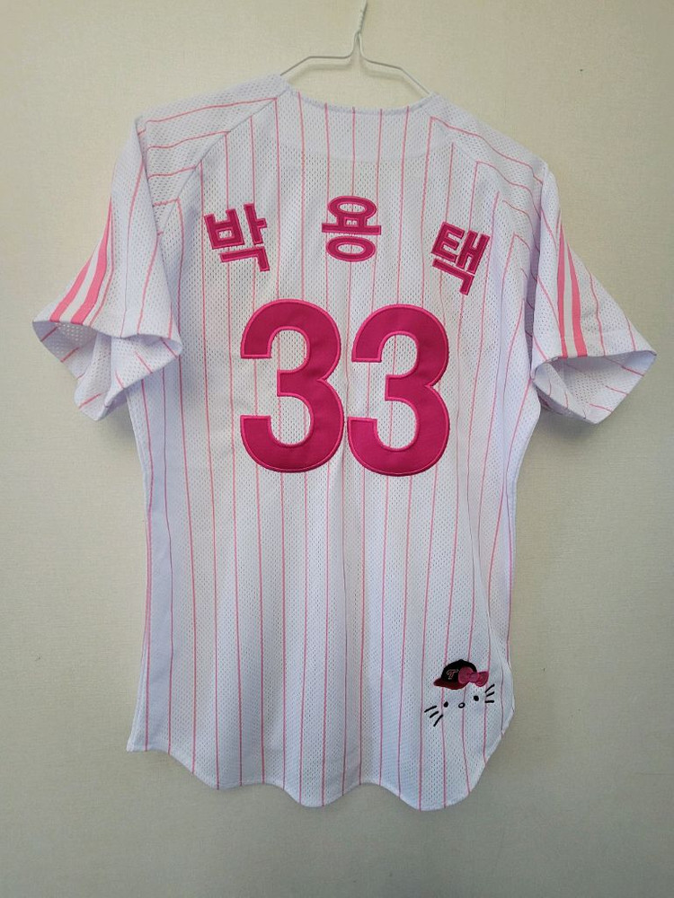 <새상품>LG트윈스 핑크유니폼 헬로키티 100 박용택--3