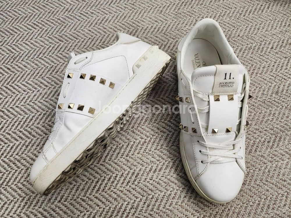 275발렌티노 언타이틀 골드 스터드 화이트스니커즈--5
