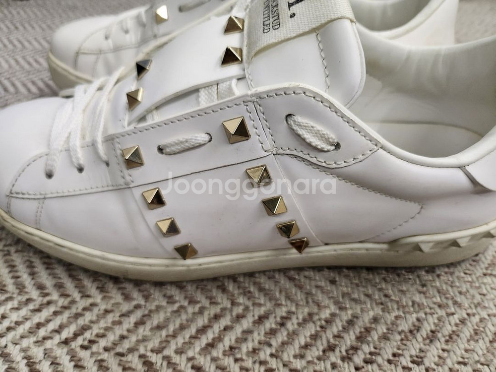 275발렌티노 언타이틀 골드 스터드 화이트스니커즈--7