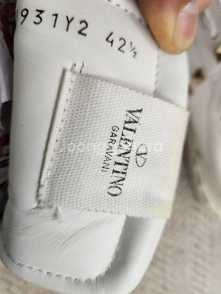 275발렌티노 언타이틀 골드 스터드 화이트스니커즈--6