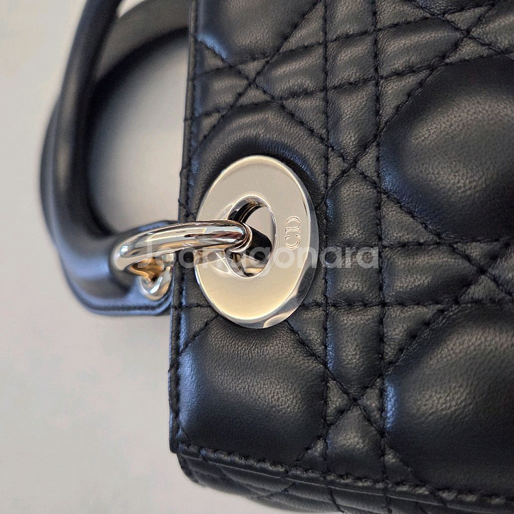 디올 레이디백 스몰 블랙 양가죽--2