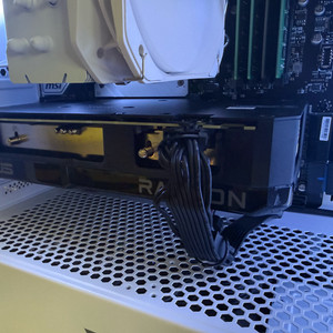 ASUS 7600XT 16G 판매합니다