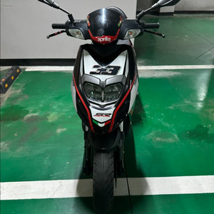 아프릴리아 SR 모타드 125 스쿠터