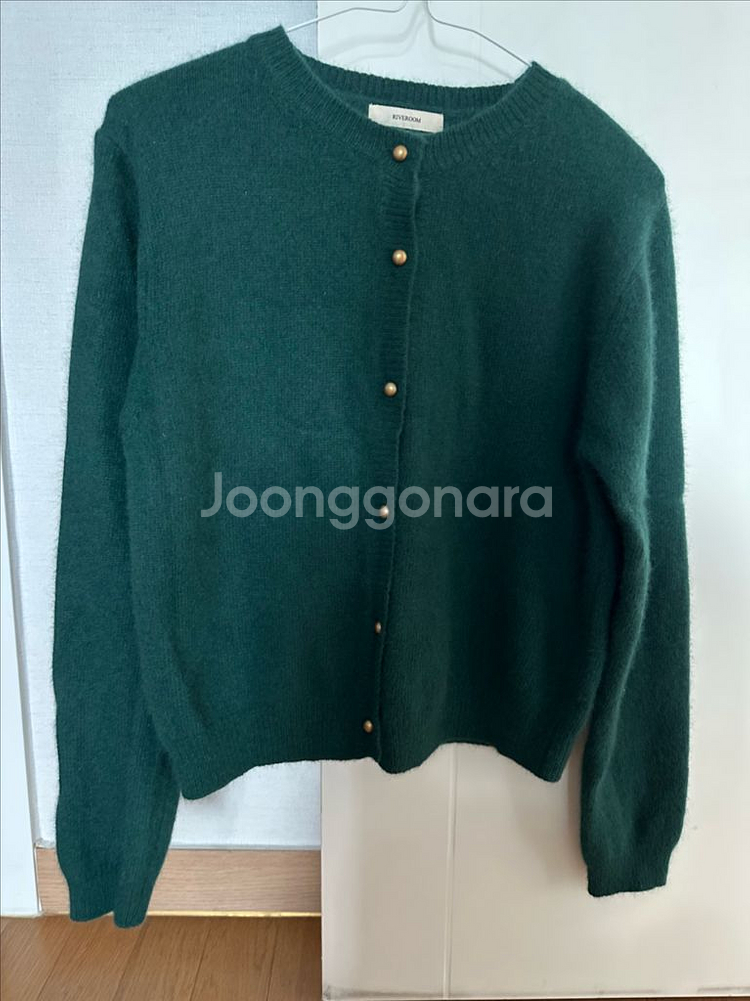 안나앤블루 부드러운 가디건 금장단추 고급미--1