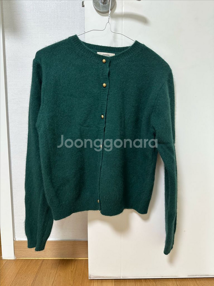 안나앤블루 부드러운 가디건 금장단추 고급미--0