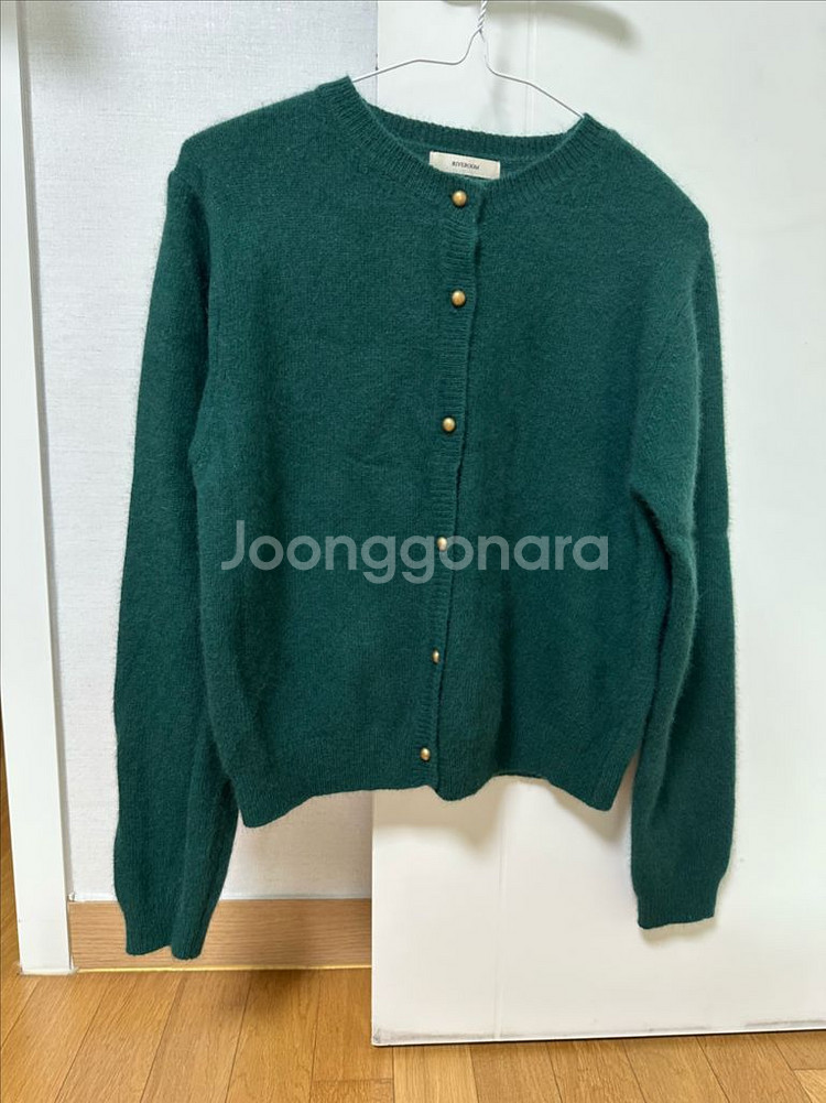 안나앤블루 부드러운 가디건 금장단추 고급미--2