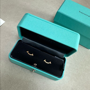 티파니앤코 스마일귀걸이 로즈골드 111만원