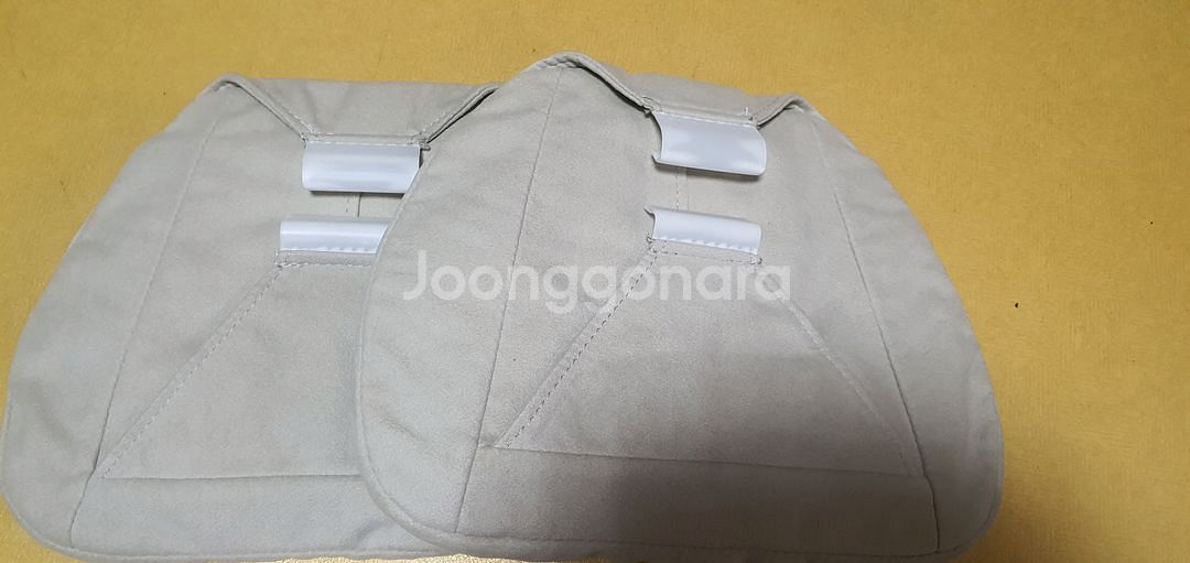 제네시스 G90 뒷자석 목베게 입니다--0