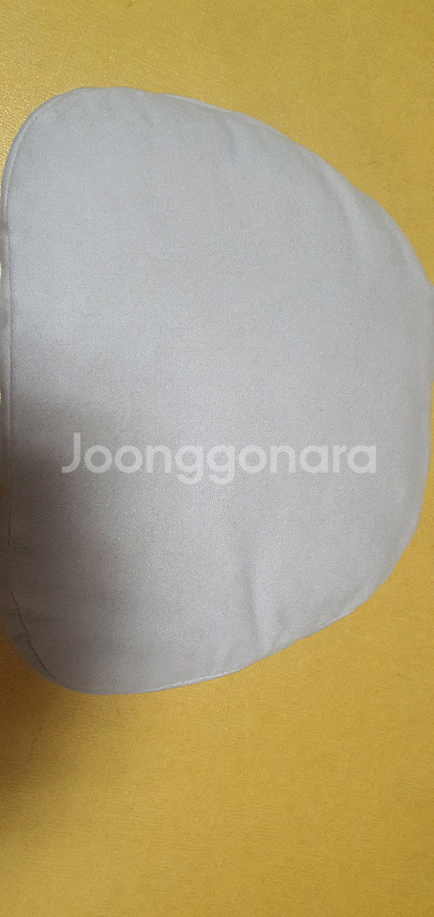 제네시스 G90 뒷자석 목베게 입니다--3