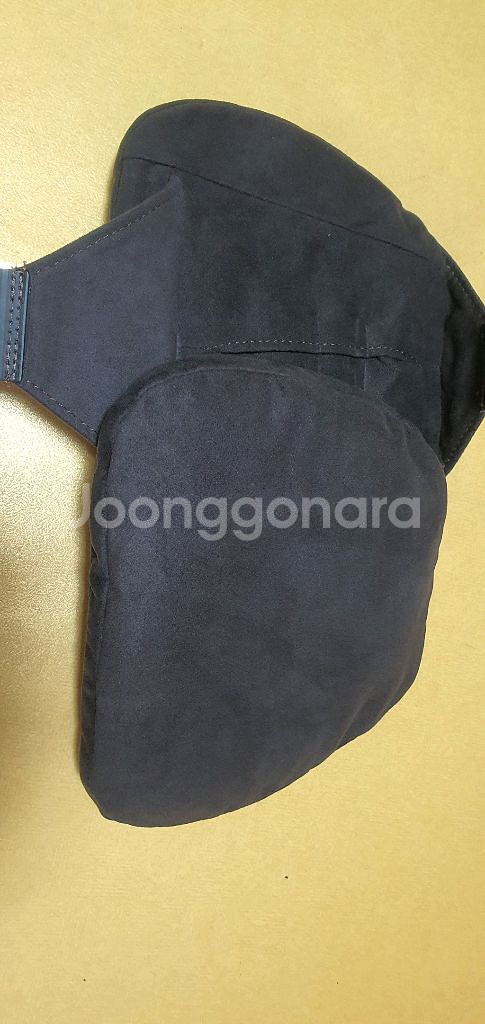 제네시스 G90 뒷자석 목베게 입니다--0
