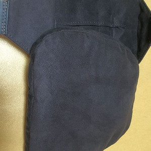 제네시스 G90 뒷자석 목베게 입니다