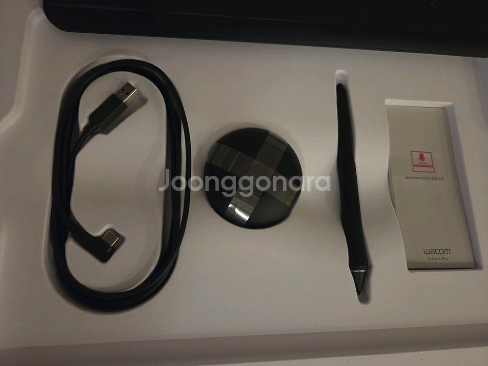 와콤 인튜어스프로 PTH-660 중형 전문가용 펜타블렛--1