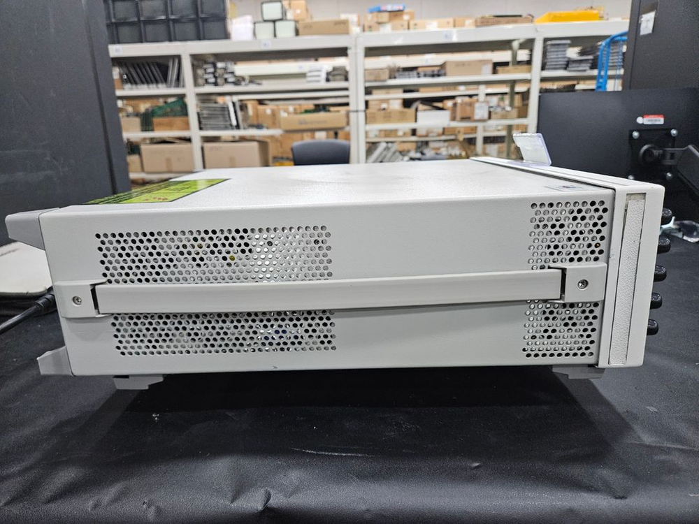 Agilent 4437B Signal Generator 이미지